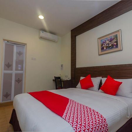 Super Oyo 596 The Vintage Hotel Johor Bahru Buitenkant foto