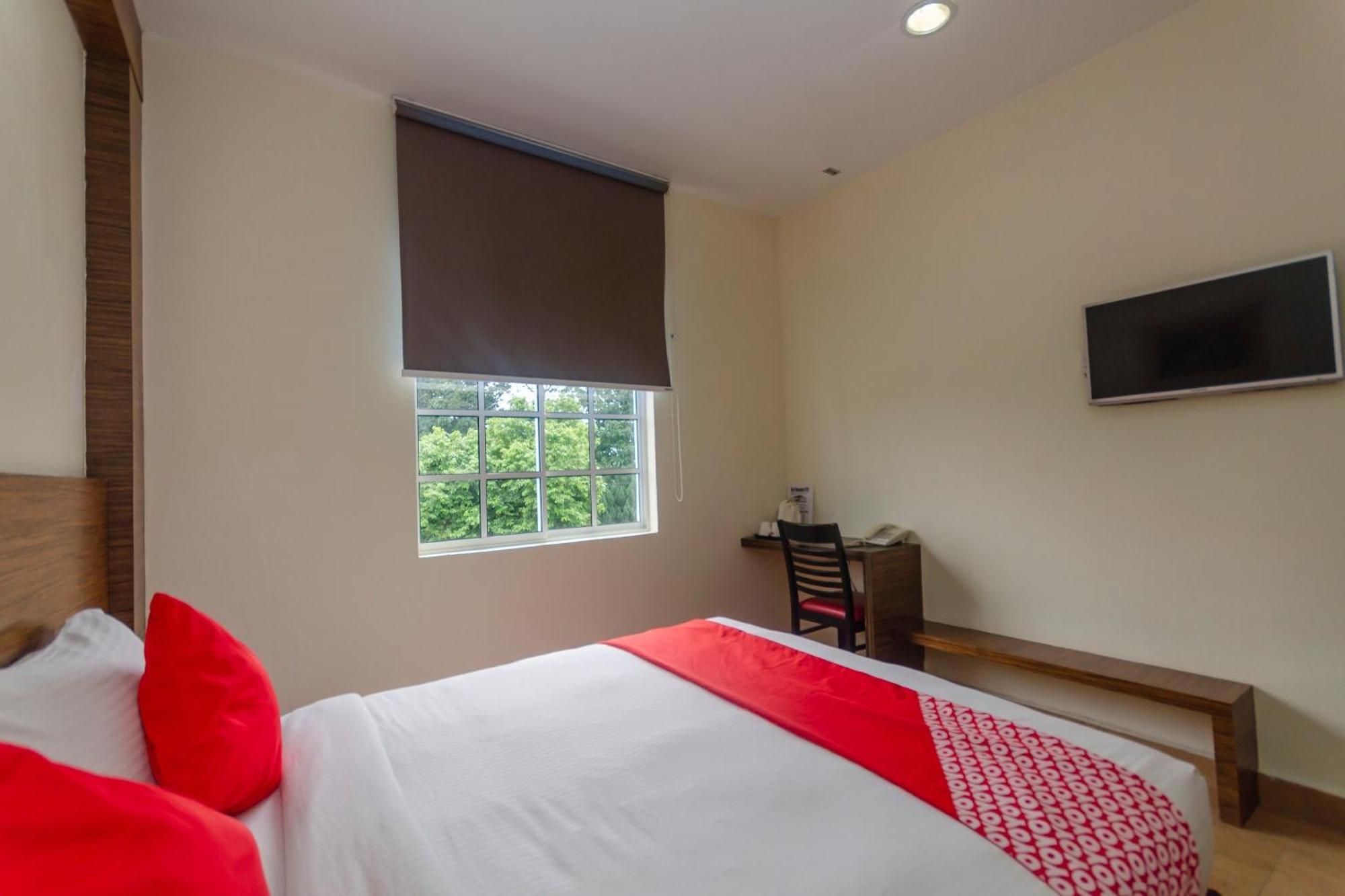 Super Oyo 596 The Vintage Hotel Johor Bahru Buitenkant foto