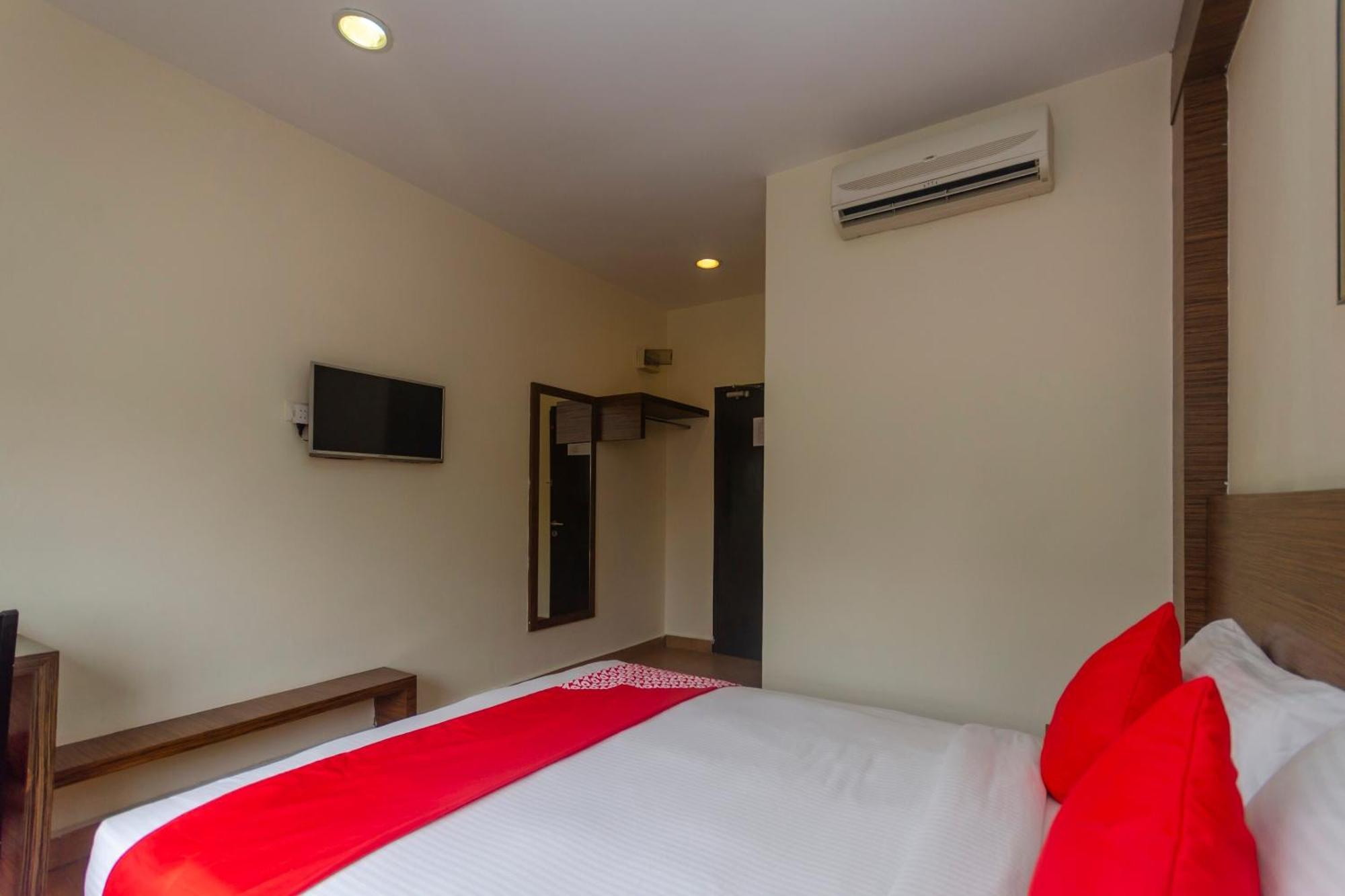 Super Oyo 596 The Vintage Hotel Johor Bahru Buitenkant foto