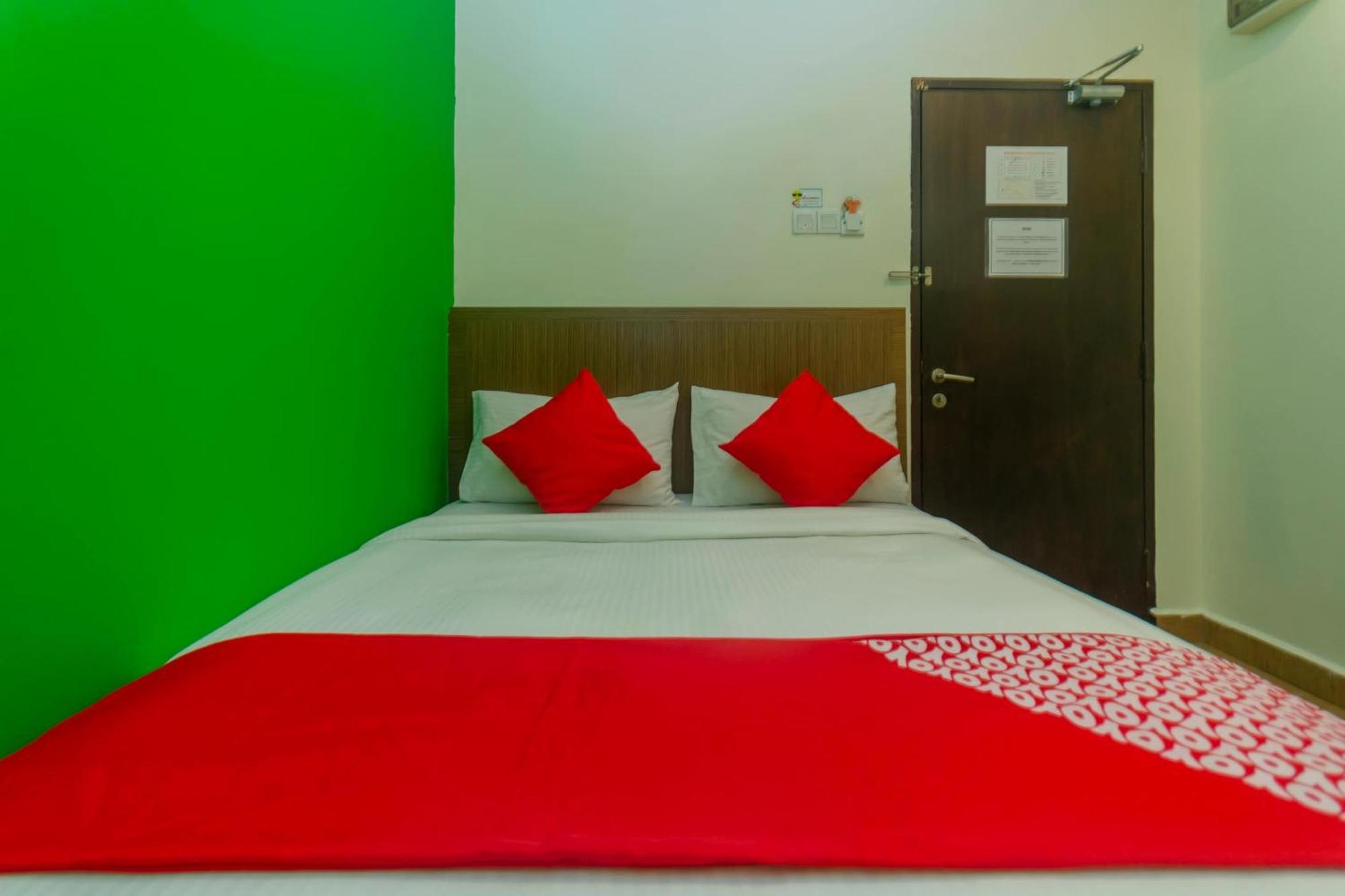 Super Oyo 596 The Vintage Hotel Johor Bahru Buitenkant foto