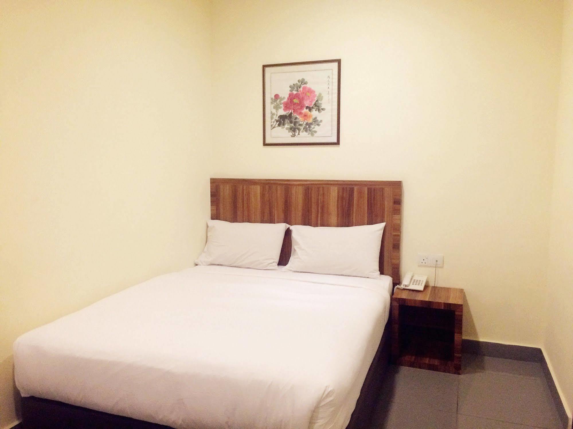 Super Oyo 596 The Vintage Hotel Johor Bahru Buitenkant foto