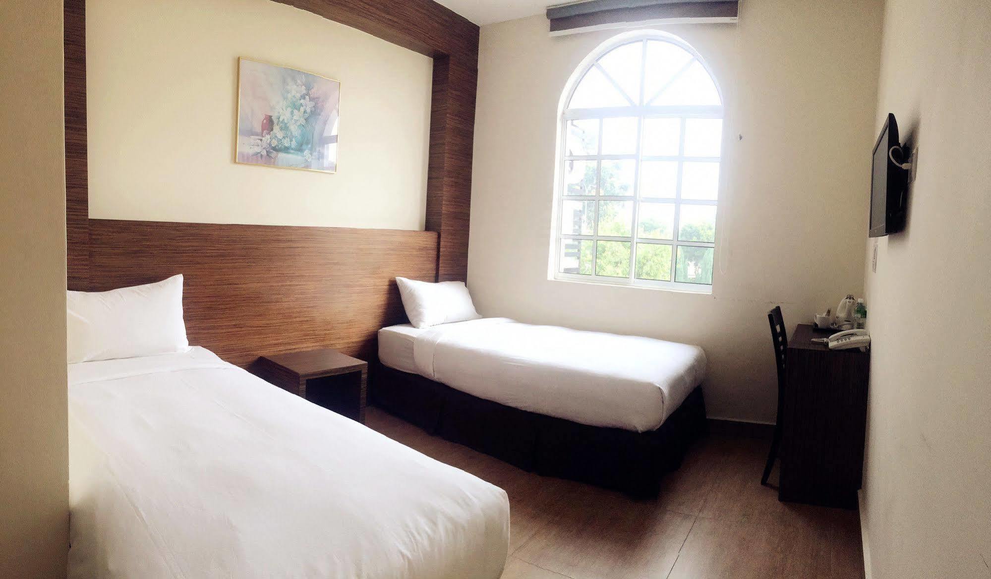 Super Oyo 596 The Vintage Hotel Johor Bahru Buitenkant foto