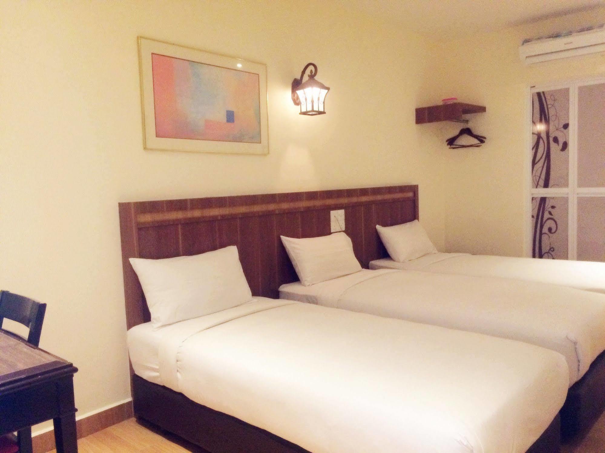 Super Oyo 596 The Vintage Hotel Johor Bahru Buitenkant foto