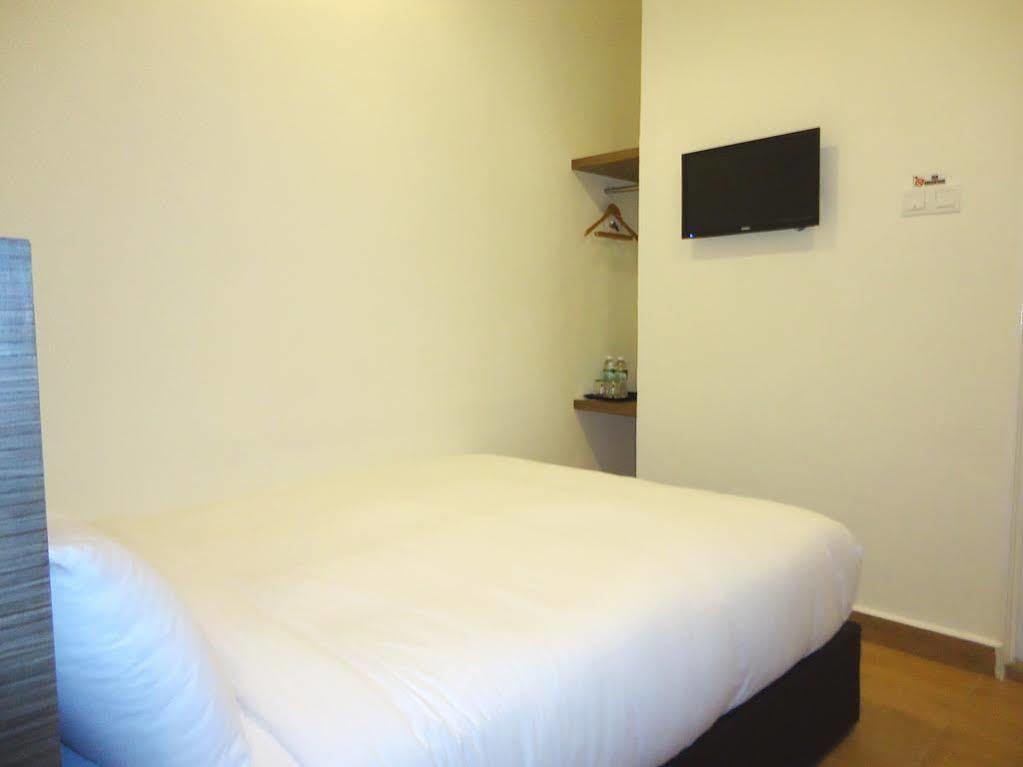Super Oyo 596 The Vintage Hotel Johor Bahru Buitenkant foto